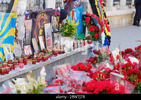 Mémorial national spontané pour les soldats tombés au combat des PMCS Wagner à Moscou. Mémorial des soldats de la compagnie militaire privée Yevgeny Prigozhi Banque D'Images