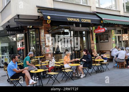 Café-bar Vapaus dans le quartier Kadikoy d'Istanbul, Turquie Banque D'Images