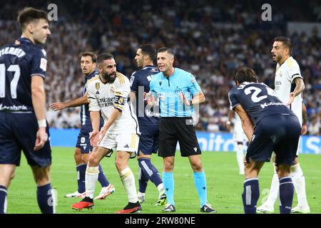 Madrid, Espagne. 17 septembre 2023. Madrid, Espagne. 17 septembre 2023. Daniel Carvajal du Real Madrid se plaint devant l'arbitre lors du match de la Liga EA Sports Day 5 entre le Real Madrid et la Real Sociedad au stade Santiago Bernabeu à Madrid, Espagne, le 17 septembre 2023. Crédit : Edward F. Peters/Alamy Live News crédit : Edward F. Peters/Alamy Live News Banque D'Images