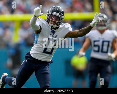 Nashville, Tennessee, États-Unis. 17 septembre 2023. Le cornerback des Tennessee Titans Sean Murphy-Bunting (0) célèbre contre les Chargers de Los Angeles] lors de la seconde moitié d'un match de la NFL entre les Chargers de Los Angeles et les Titans du Tennessee à Nashville, Tennessee. Steve Roberts/CSM/Alamy Live News Banque D'Images