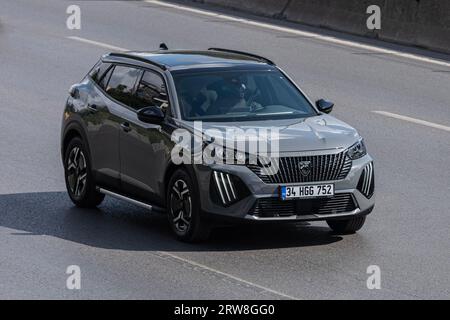 ISTANBUL-TURQUIE, 17 SEPTEMBRE 2023 : Nouveau modèle Peugeot 2008, 2008 2e. Plateforme CMP de génération, voiture SUV produite par Peugeot Banque D'Images