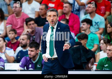 Murcie région de Murcie Espagne 17 septembre 2023. IBON NAVARRO entrenador Jefe del Unicaja Baloncesto Malaga, UNICAJA Bsket Malaga vs Real Madrid Super Copa basket Endesa finale Match Sports Palace Murcia 17 septembre 2023 Credit : Pascu Méndez/Alamy Live News Banque D'Images