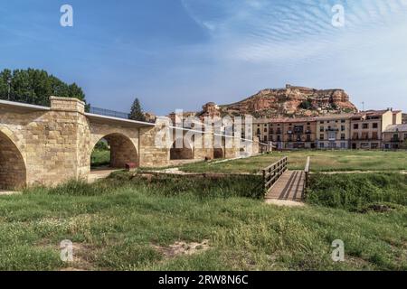 Pont médiéval de San Esteban sur le fleuve Duero, San Esteban de Gormaz, province de Soria, communauté autonome de Castille-et-Léon, Espagne Banque D'Images