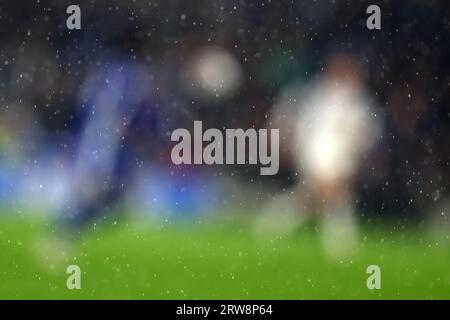 Cardiff, Royaume-Uni. 16 septembre 2023. La pluie est photographiée pendant le match. Match de championnat EFL Skybet, Cardiff City contre Swansea City au Cardiff City Stadium à Cardiff, pays de Galles, le samedi 16 septembre 2023. Cette image ne peut être utilisée qu'à des fins éditoriales. Usage éditorial uniquement, photo par Andrew Orchard/Andrew Orchard photographie sportive/Alamy Live News crédit : Andrew Orchard photographie sportive/Alamy Live News Banque D'Images