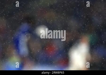 Cardiff, Royaume-Uni. 16 septembre 2023. La pluie est photographiée pendant le match. Match de championnat EFL Skybet, Cardiff City contre Swansea City au Cardiff City Stadium à Cardiff, pays de Galles, le samedi 16 septembre 2023. Cette image ne peut être utilisée qu'à des fins éditoriales. Usage éditorial uniquement, photo par Andrew Orchard/Andrew Orchard photographie sportive/Alamy Live News crédit : Andrew Orchard photographie sportive/Alamy Live News Banque D'Images