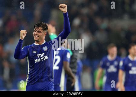 Cardiff, Royaume-Uni. 16 septembre 2023. Ollie Tanner de Cardiff City célèbre la victoire de ses équipes. Match de championnat EFL Skybet, Cardiff City contre Swansea City au Cardiff City Stadium à Cardiff, pays de Galles, le samedi 16 septembre 2023. Cette image ne peut être utilisée qu'à des fins éditoriales. Usage éditorial uniquement, photo par Andrew Orchard/Andrew Orchard photographie sportive/Alamy Live News crédit : Andrew Orchard photographie sportive/Alamy Live News Banque D'Images