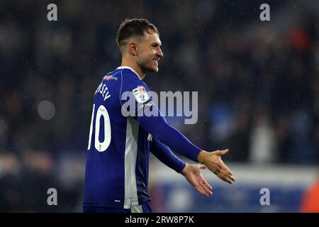 Cardiff, Royaume-Uni. 16 septembre 2023. Aaron Ramsey de Cardiff City célèbre la victoire de ses équipes. Match de championnat EFL Skybet, Cardiff City contre Swansea City au Cardiff City Stadium à Cardiff, pays de Galles, le samedi 16 septembre 2023. Cette image ne peut être utilisée qu'à des fins éditoriales. Usage éditorial uniquement, photo par Andrew Orchard/Andrew Orchard photographie sportive/Alamy Live News crédit : Andrew Orchard photographie sportive/Alamy Live News Banque D'Images