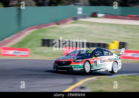 Melbourne, Australie, 17 septembre 2023. Jack Perkins (70) pilote Holden Commodore ZB pour Shaw and Partners Racing - Super2 lors des Dunlop Series au Penrite Oil Sandown 500 au Sandown International Raceway le 17 septembre 2023 à Melbourne, en Australie. Crédit : Santanu Banik/Speed Media/Alamy Live News Banque D'Images