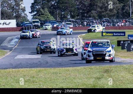 Melbourne, Australie, 17 septembre 2023. Lors du premier tour de la course V8 Superutes au Penrite Oil Sandown 500 au Sandown International Raceway le 17 septembre 2023 à Melbourne, Australie. Crédit : Santanu Banik/Speed Media/Alamy Live News Banque D'Images