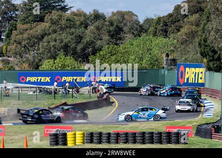 Melbourne, Australie, 17 septembre 2023. Lochie Dalton (43) pilote Holden Commodore ZB pour AWC Motorsport - Super2 tourne lors de Dunlop Series au Penrite Oil Sandown 500 au Sandown International Raceway le 17 septembre 2023 à Melbourne, en Australie. Crédit : Santanu Banik/Speed Media/Alamy Live News Banque D'Images