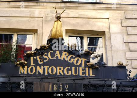 Panneau au-dessus du restaurant français classique l'Escargot à Paris France Banque D'Images