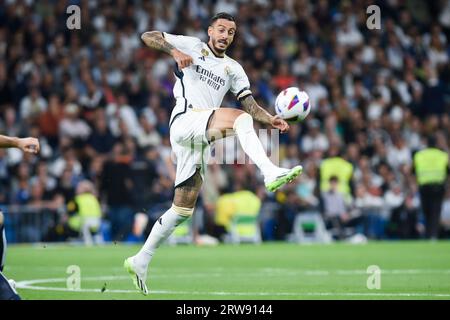 Madrid, Espagne. 17 septembre 2023. Joselu du Real Madrid contrôle le ballon lors d'un match de football espagnol de la Liga entre le Real Madrid et la Real Sociedad à Madrid, Espagne, le 17 septembre 2023. Crédit : Gustavo Valiente/Xinhua/Alamy Live News Banque D'Images