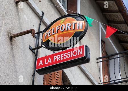 Bordeaux , France - 09 01 2023 : texte du logo de bar à bière pression Pelforth et signe de la publicité de la marque sur la façade mur pub restaurant Banque D'Images