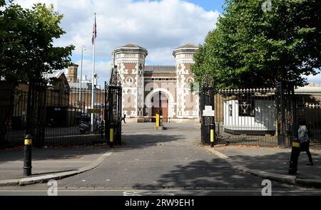 Photo de dossier datée du 02/09/14 d'une vue générale de HMP Wormwood Scrubs à Hammersmith. Le gouvernement doit veiller à ce que les leçons soient rapidement tirées d'une série de décès liés à l'automutilation en prison au cours des trois dernières années, ont été avertis les ministres. Il y a eu 10 morts auto-infligées dans HMP Wormwood Scrubs entre 2018 et 2022 selon les chiffres officiels. Date de parution : lundi 18 septembre 2023. Banque D'Images