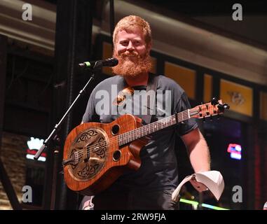 Nashville, États-Unis. 17 septembre 2023. Oliver Anthony sur scène au Tootsie's Orchid Lounge Annual Birthday Bash tenu à Broadway à Nashville, TN. © Tammie Arroyo/AFF-USA.com crédit : AFF/Alamy Live News Banque D'Images