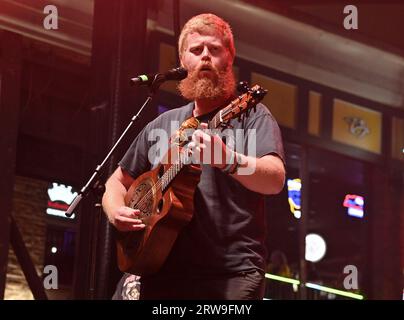 Nashville, États-Unis. 17 septembre 2023. Oliver Anthony sur scène au Tootsie's Orchid Lounge Annual Birthday Bash tenu à Broadway à Nashville, TN. © Tammie Arroyo/AFF-USA.com crédit : AFF/Alamy Live News Banque D'Images