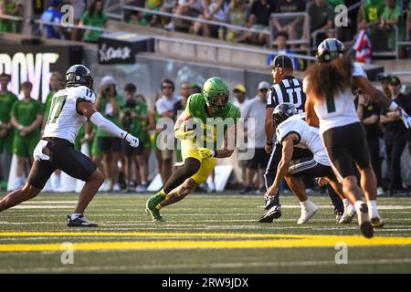 Terrance Ferguson (3) tente une première défaite dans le premier quart d'un match de football universitaire de la NCAA contre Hawaii Rainbow Warrio Banque D'Images