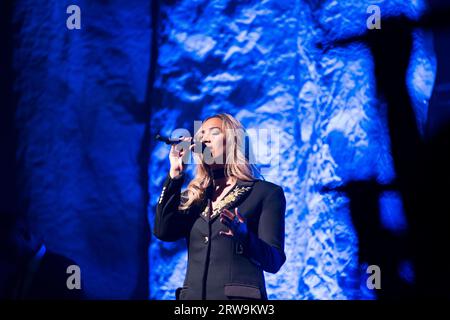 Leona Lewis chante sur scène au Plymouth Pavilions, Devon 2016 Banque D'Images