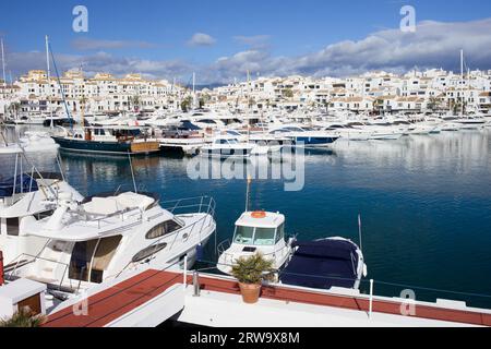 Marina à Puerto Banus près de Marbella sur la Costa del sol, Andalousie, sud de l'Espagne Banque D'Images