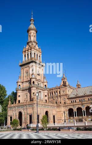 Plaza de Espana (place de l'Espagne) tour à Séville, Espagne Banque D'Images