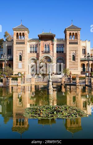 Musée des Arts et traditions de Séville dans le pavillon mudéjar, parc Maria Luisa, Séville, Espagne Banque D'Images