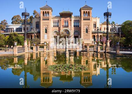 Musée des Arts et traditions de Séville dans le pavillon mudéjar, parc Maria Luisa, Séville, Espagne Banque D'Images