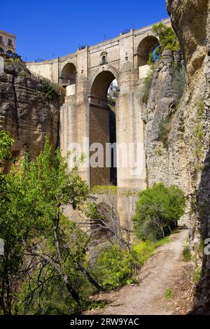 Nouveau pont de gorge El Tajo (espagnol : Puente Nuevo) du 18e siècle à Ronda, Andalousie, Espagne Banque D'Images