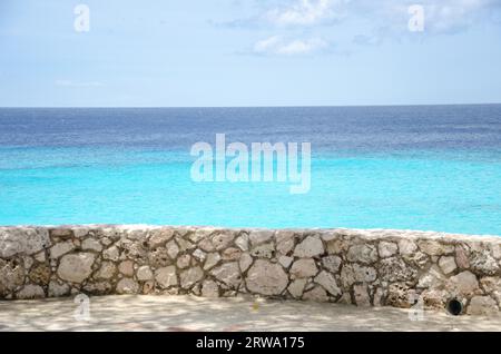 Plage de Grand Knip à Curaçao aux Antilles néerlandaises, une île des Caraïbes Banque D'Images