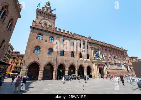 Ville métropolitaine de Bologne (Hôtel de ville de bologne) sur la Piazza del Nettuno à Bologne dans la région Emilie-Romagne du nord de l'Italie. Banque D'Images
