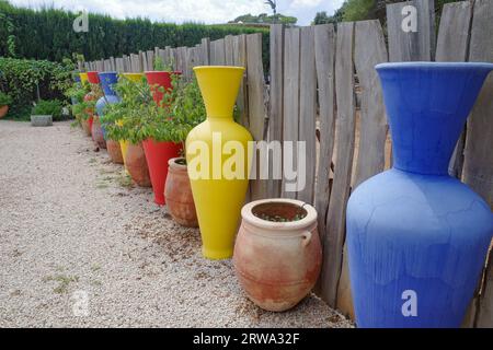 Alcudia, Espagne - 30 août 2023 : vases Cermic au musée d'art Museu sa Bassa Blanca Banque D'Images