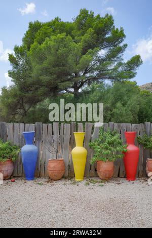 Alcudia, Espagne - 30 août 2023 : vases Cermic au musée d'art Museu sa Bassa Blanca Banque D'Images