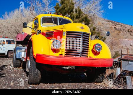 Jerome, États-Unis, 4 février 2013 : détail d'une voiture ancienne dans le haut lieu touristique emblématique qu'est le musée de la mine d'or King et la ville fantôme par temps clair à proximité Banque D'Images