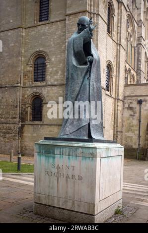 Statue de Saint Marc l'extérieur de la cathédrale de Chichester Banque D'Images