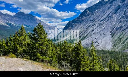 Big Hill et Big Bend dans le parc national Banff en Alberta, Canada. Banque D'Images