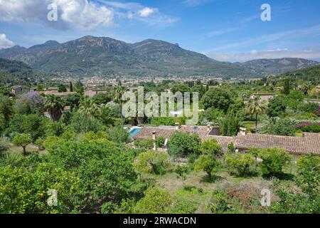 Soller, Espagne - 12 juin 2023 : vue sur la vallée de Soller depuis le sentier GR221. Montagnes de Tramuntana, Majorque Banque D'Images