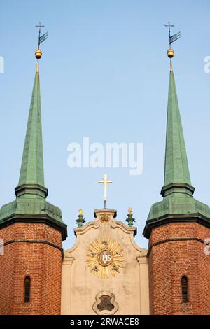 Flèches et point funial détails symétriques de la cathédrale d'Oliwa ou de la cathédrale d'Oliwska à Gdansk, Pologne, Europe, eu Banque D'Images