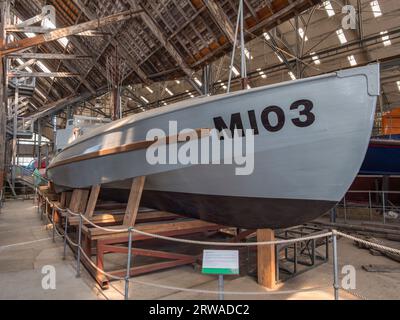 Bateau à moteur côtier 103 (M103) utilisé par la Royal Navy en 1920 dans le Big Space, Historic Dockyard Chatham, Kent, Royaume-Uni. Banque D'Images