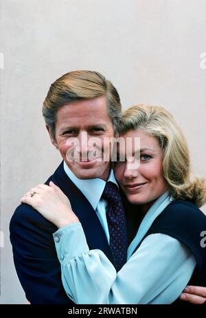 PETER STRAUSS ET SUSAN BLAKELY DANS RICH MAN POOR MAN-TV (1976). Crédit : UNIVERSAL TV / Album Banque D'Images