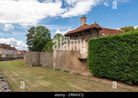 La douve aux Châteaux Epoisses à Epoisses, Côte-d'Or département France. Banque D'Images