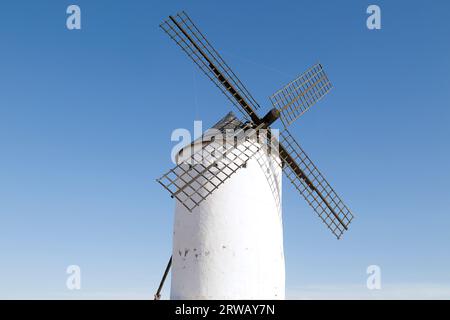 Moulins à vent traditionnels à Alcazar de San Juan, Castilla la Mancha, Espagne Banque D'Images