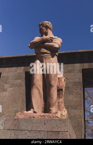 EREVAN. ARMÉNIE. 29 mars 2022 : Statue de Stepan Shahumyan, révolutionnaire bolchevique et homme politique. Erevan, Arménie Banque D'Images