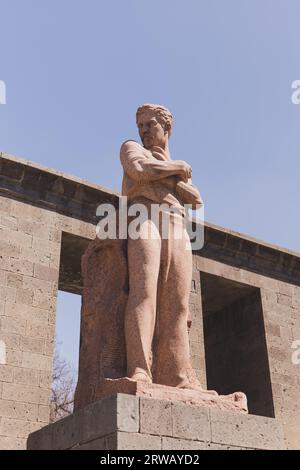 EREVAN. ARMÉNIE. 29 mars 2022 : Statue de Stepan Shahumyan, révolutionnaire bolchevique et homme politique. Erevan, Arménie Banque D'Images