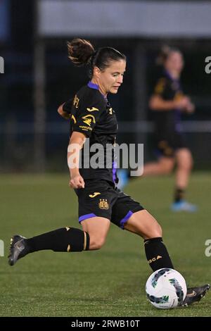 Stefania Vatafu (10 ans) d'Anderlecht photographiée lors d'un match de football féminin entre SV Zulte - Waregem et RSC Anderlecht le troisième jour de la saison 2023 - 2024 de la Super League Belge Lotto Womens , le mercredi 13 septembre 2023 à Zulte , BELGIQUE . PHOTO SPORTPIX | Dirk Vuylsteke Banque D'Images