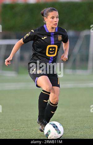 Stefania Vatafu (10 ans) d'Anderlecht photographiée lors d'un match de football féminin entre SV Zulte - Waregem et RSC Anderlecht lors de la troisième journée de la saison 2023 - 2024 de la Super League Belge Lotto Womens , le jeudi 13 septembre 2023 à Zulte , BELGIQUE . PHOTO SPORTPIX | Dirk Vuylsteke Banque D'Images