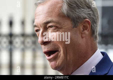 Londres, Angleterre, Royaume-Uni. 18 septembre 2023. NIGEL FARAGE, le radiodiffuseur britannique et ancien politicien, vu à l'extérieur de l'Institut pour le gouvernement après le discours de Liz Truss sur l'économie britannique. (Image de crédit : © Thomas Krych/ZUMA Press Wire) USAGE ÉDITORIAL SEULEMENT! Non destiné à UN USAGE commercial ! Crédit : ZUMA Press, Inc./Alamy Live News Banque D'Images