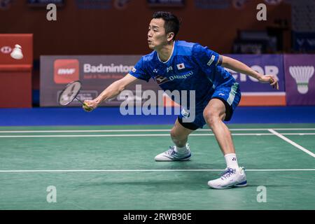 Hong Kong, Chine. 17 septembre 2023. Menta Nishimoto, du Japon, joue lors de la finale masculine en simple contre Jonatan Christie, de l'Indonésie, le sixième jour des championnats VICTOR Hong Kong Open de badminton 2023 au Hong Kong Coliseum. Score final ; Indonésie 1:2 Japon. Crédit : SOPA Images Limited/Alamy Live News Banque D'Images