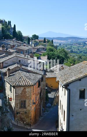 Le paysage vu de Montepulciano, une vieille ville de Toscane, Italie. Banque D'Images