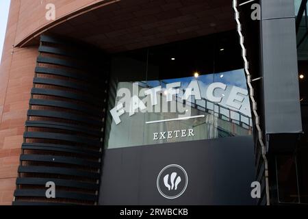 Signalétique de la vitrine de l'atelier de vêtements Fatface Banque D'Images