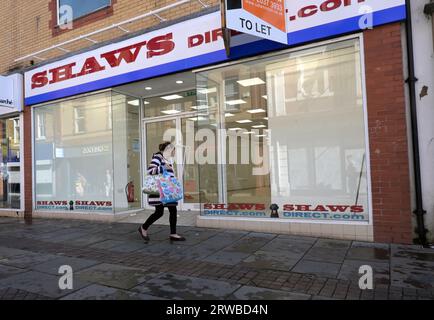 Article sur Bridgend, une ville au pays de Galles, UKLa ville a de nombreux magasins abandonnés photo par Richard Williams Photography Banque D'Images