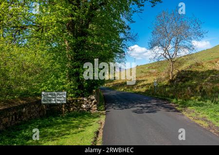 'Glenelg (Terre) jumelé avec Glenelg (Mars)'. Signez en entrant dans le village de Glenelg, Highland Region, Écosse Banque D'Images